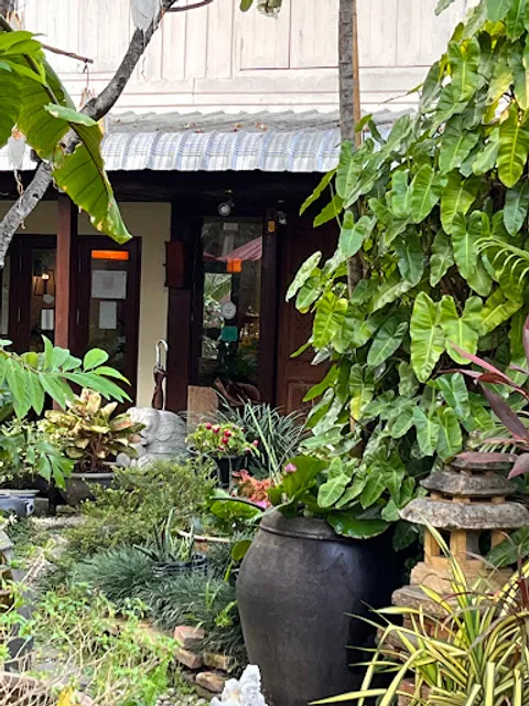 ปี้หล้า in the garden