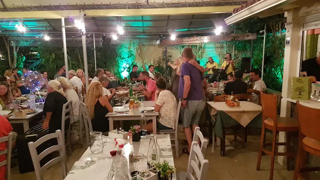 Harry's Taverna Kontokali | Corfu Restaurant
