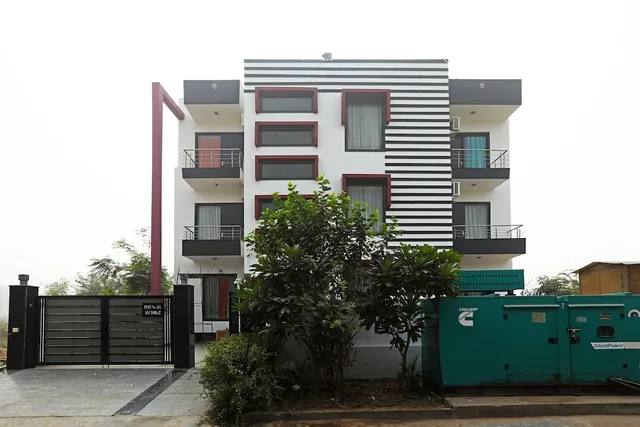 OYO Golf Stays Near Aravali Biodiversity Park