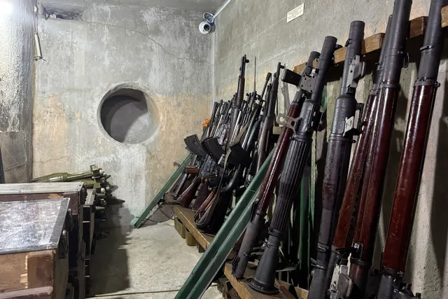 Hầm Vũ Khí Bí Mật Secret Weapon Cellar