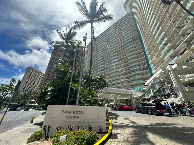 WaikikiBeachRentals.com