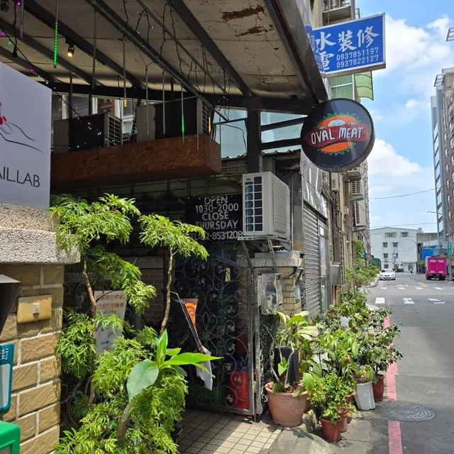 Oval meat American Restaurant