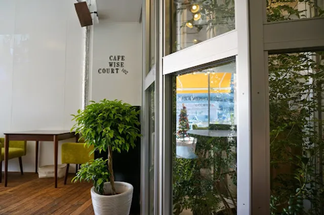 Cafe Wise Court 102