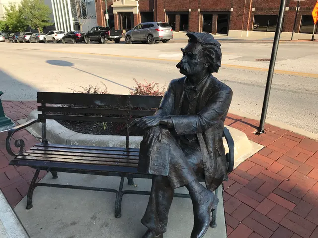 Mark Twain Statue
