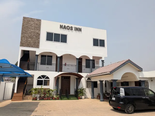 Naos Inn