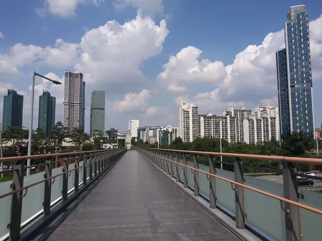 Seongsu Pedestrian Overpass