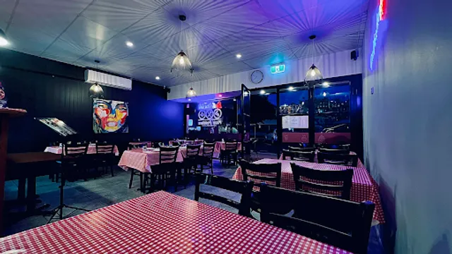 Pizza Peddlers & BAR