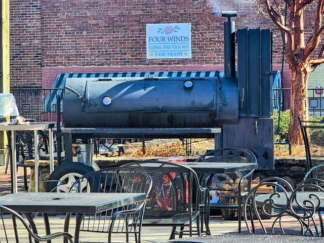 Throwbax Bar & Grille