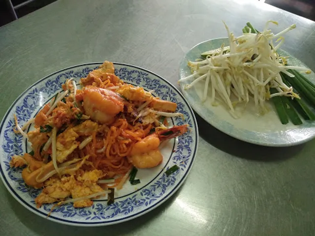 Lueng Pha Pad Thai