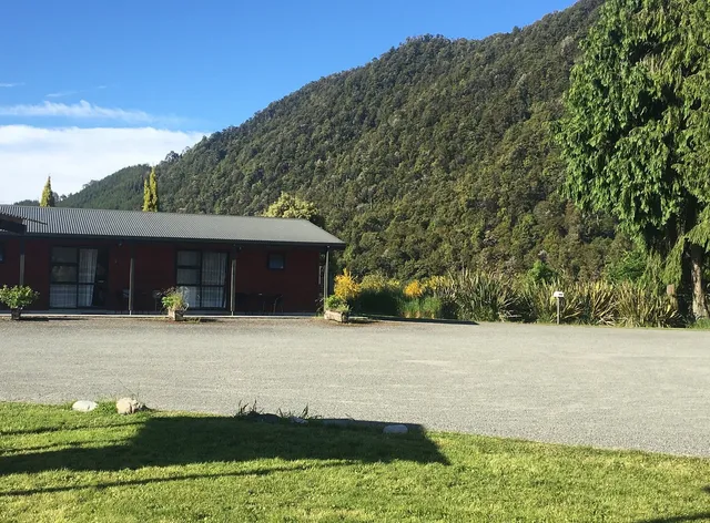 Owen River Tavern & Motels