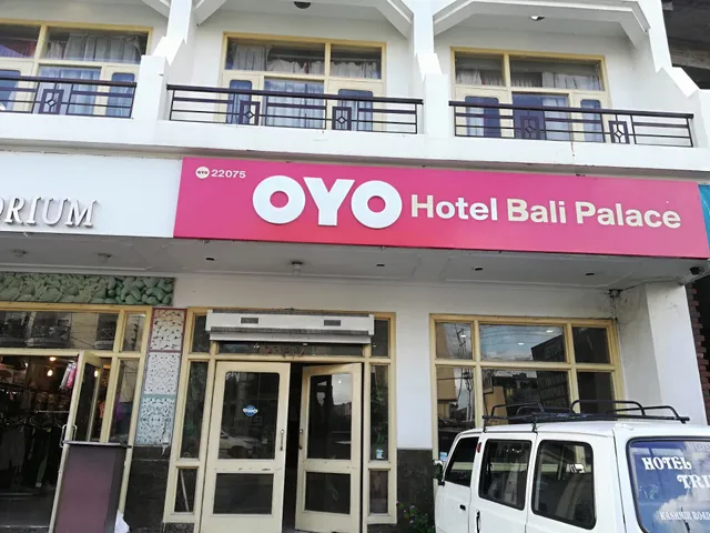 OYO 22075 Hotel Bali Palace