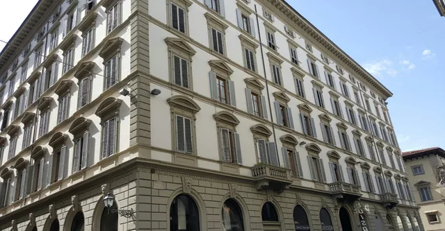 THREE APARTMENTS Via Roma