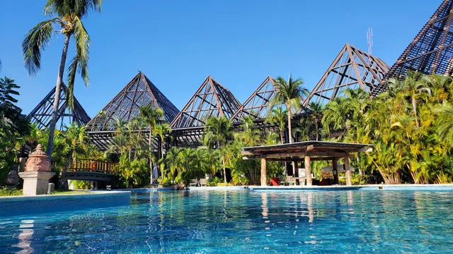 Grand Luxxe Residence Club Beach