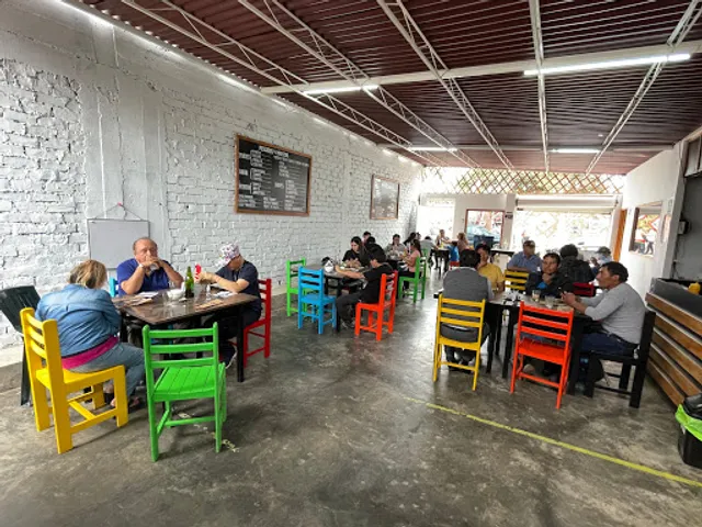 Restaurante "A 1/2 CUADRA"