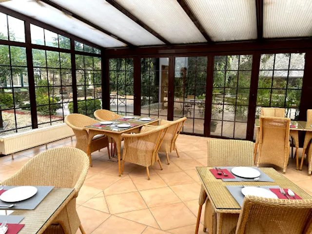 Les Magnolias Hotel & Restaurant