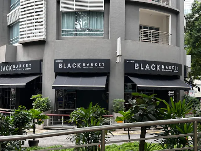 Caffeinees @ Lot 10 Isetan