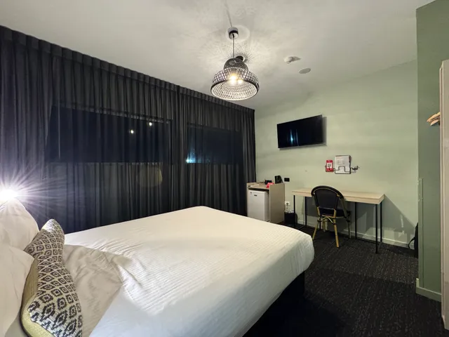 Nightcap at Commercial Hotel