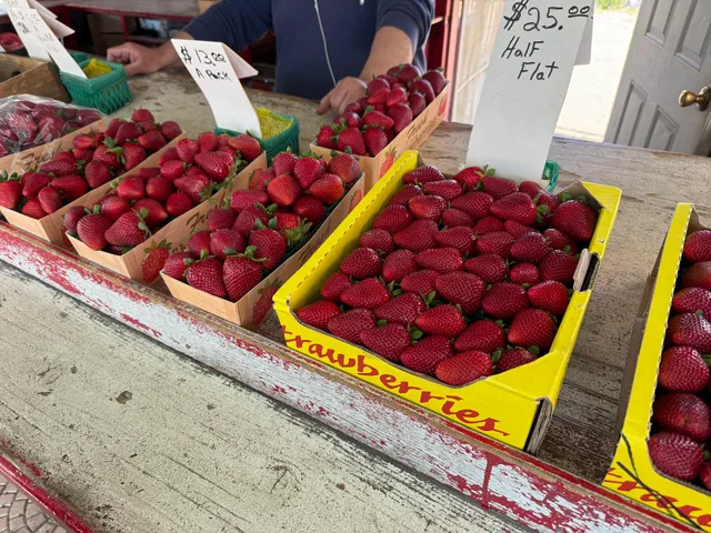 Mora's Berries produce stand