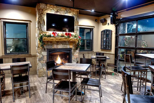 River Inn Bar & Grill