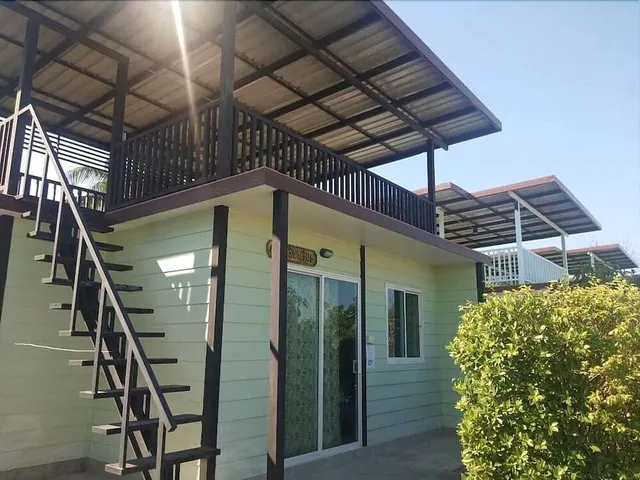 บ้านพักฟ้ารักตะวัน