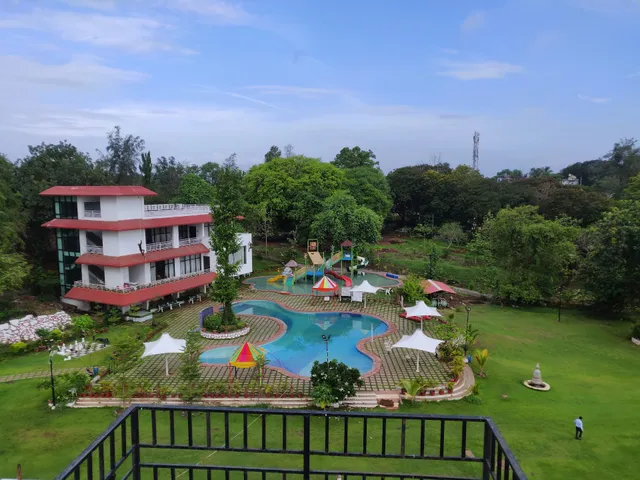 Gulmohar Suits, Khanvel Resort