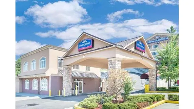 Howard Johnson by Wyndham North Bergen