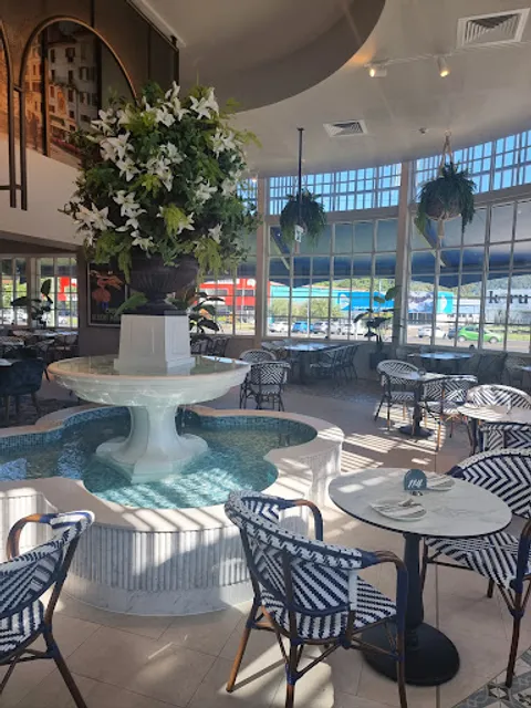 Fratelli's Café, Restaurant & Bar