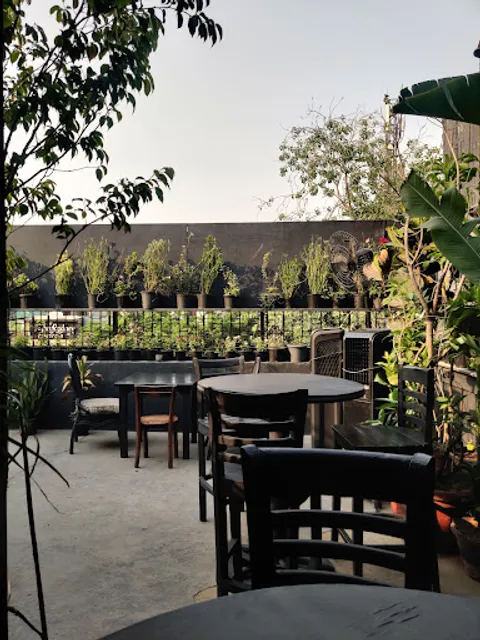 Music & Mountains - Hillside Cafe & Cocktail Bar