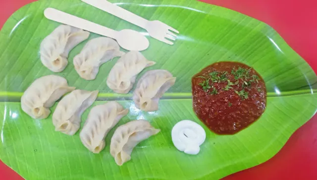 Lama Momos