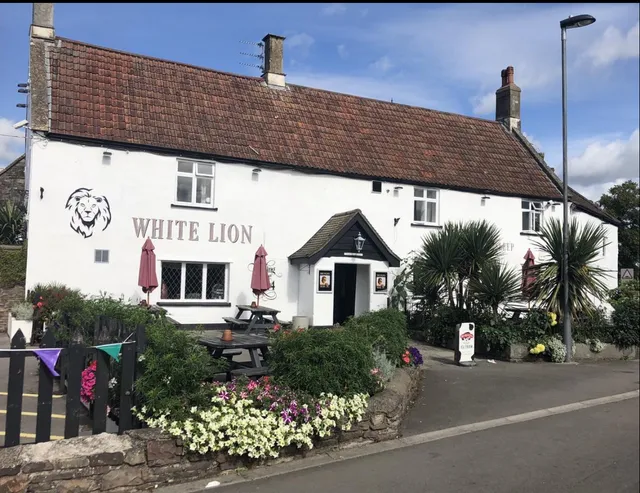 The White Lion Hotel, Church Road, Yate BS37 5BG Self-check-in FREE PARKING