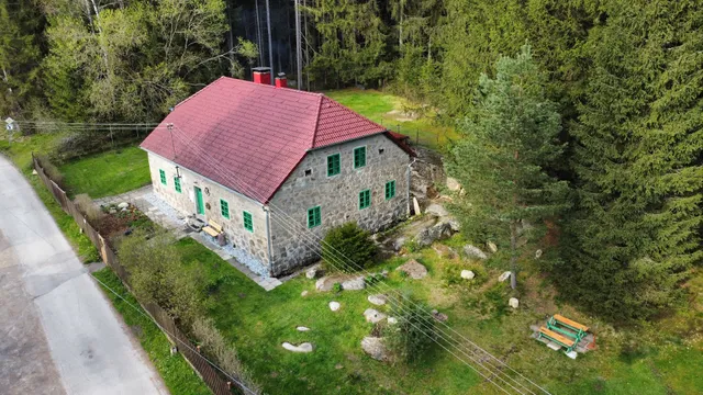 Chalupa pod lipenskou hrazí