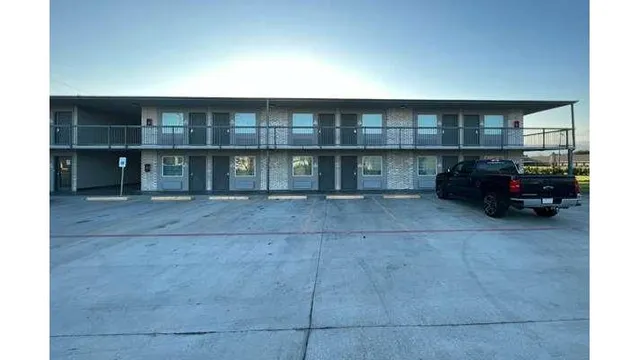 Super 8 by Wyndham Sulphur South