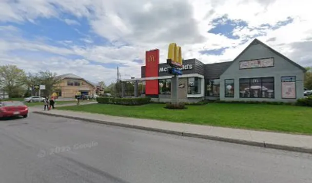 3882 Saint-Charles Blvd