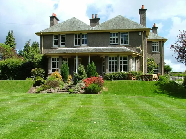 Newholme House - Stirling Self Catering Accommodation