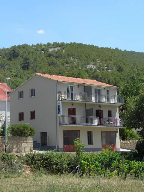 Sadina Apartments, Skradin