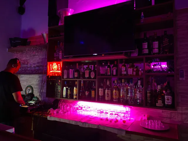 Curadise Bar Restaurant