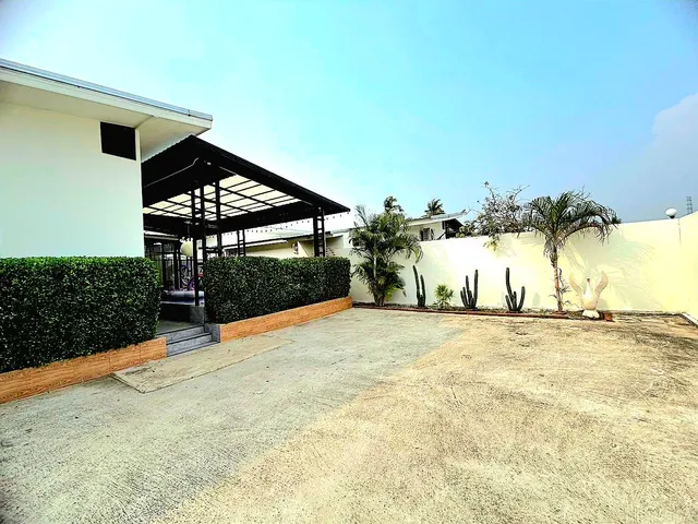 Sunshine Life Pattaya Poolvilla