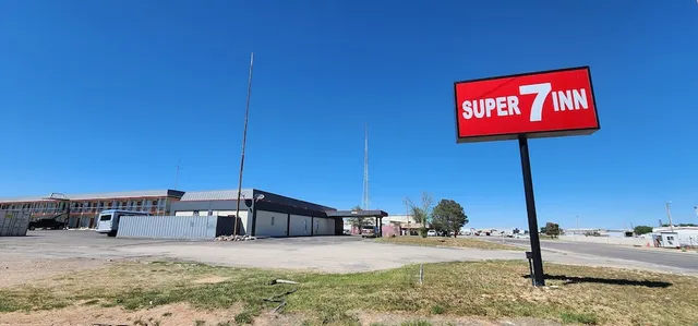 Super 7 Inn