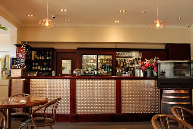 Lake Waihola Tavern & Restaurant