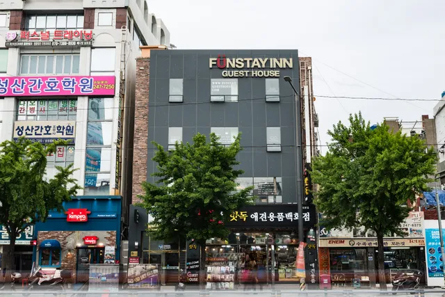 FUNSTAY GUESTHOUSE