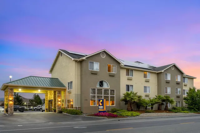 Comfort Inn & Suites Redwood Country