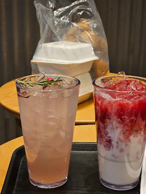 Starbucks Gangyangyeoksageori