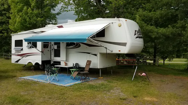 Travelers Woods NE Inc