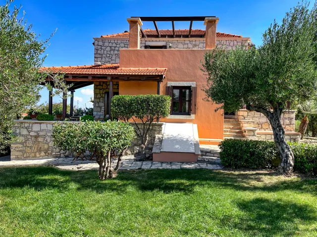 Fyllosia Villa Part of Cretan Retreat