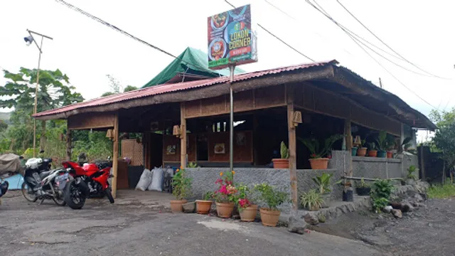 Lokon Corner Resto & Cafe