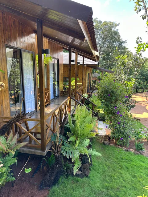 Homestay Nhà bên suối