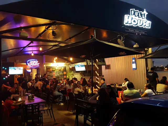 Full House Lomalinda