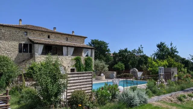 La Gourmandine : Gîte et Chambre d'hôtes à la campagne, avec piscine, proche Vallon Pont d'Arc, dans les Cévennes, Gard