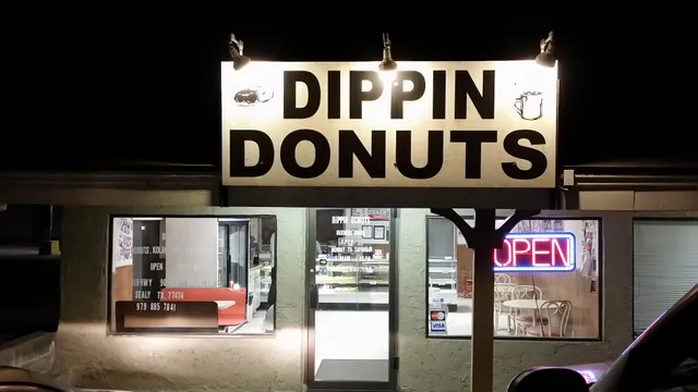 DIPPIN DONUTS