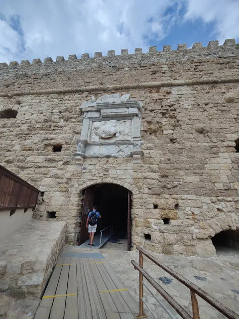 Nikos Kitsikis's bust